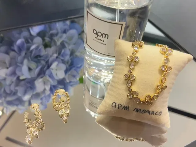 Navy Gold Leaf Motif Faceted Crystal Accents Bracelet 3