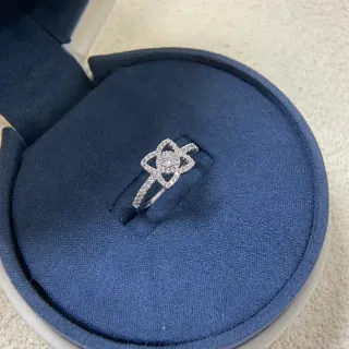 Navy Silver Geometric Floral Halo Pavé-Set Stones Ring