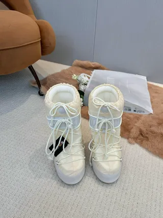 Off-White Insulated Lace-Up Snow Boots 2