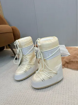 Off-White Insulated Lace-Up Snow Boots 5