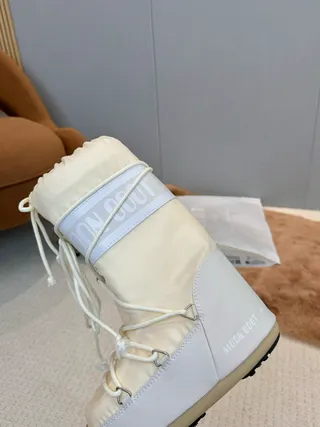 Off-White Insulated Lace-Up Snow Boots 6