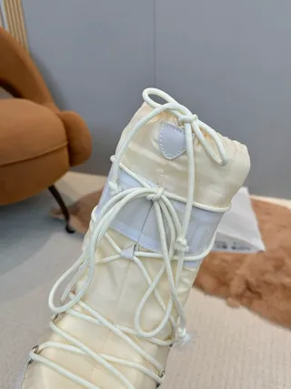 Off-White Insulated Lace-Up Snow Boots 9