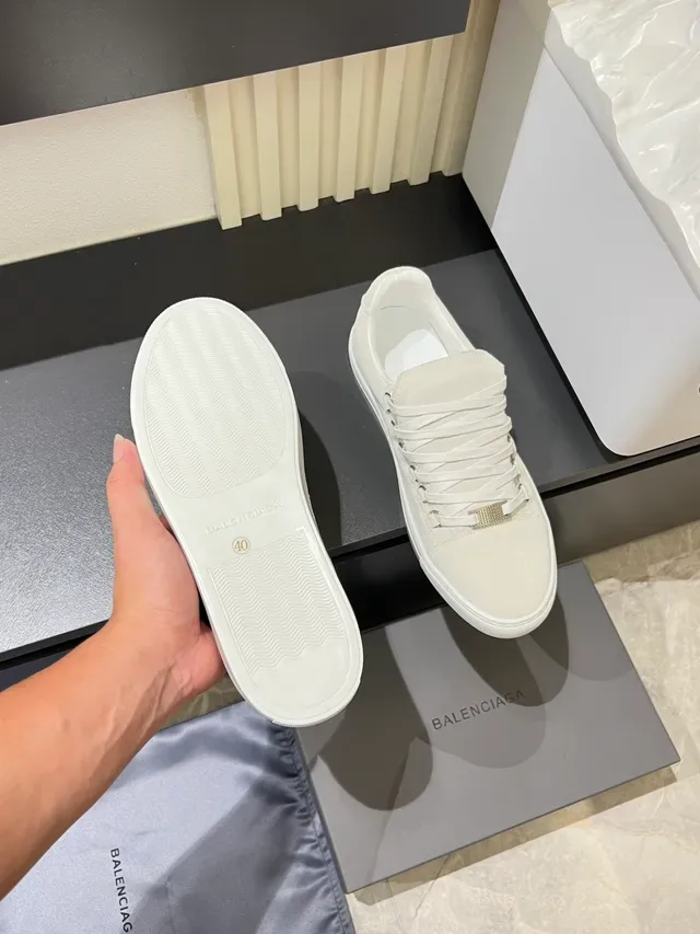 Off-White Low-Top Suede Sneakers 3