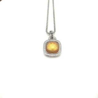 Collar con colgante de diamantes Pavé con halo, corte de cojín en naranja y plata