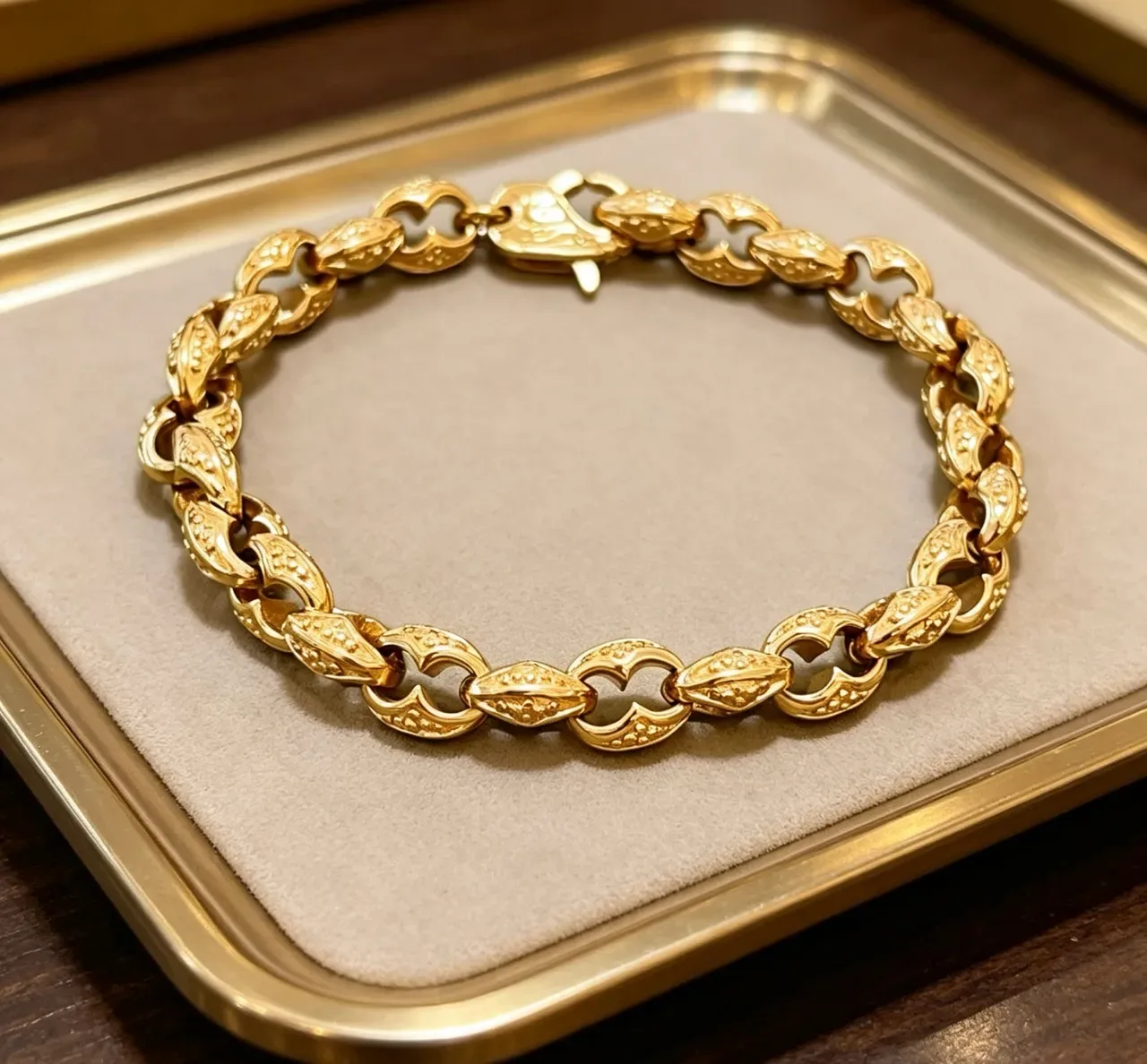 Ornate Leaf-Link Gold-Tone Chunky Chain Bracelet 4