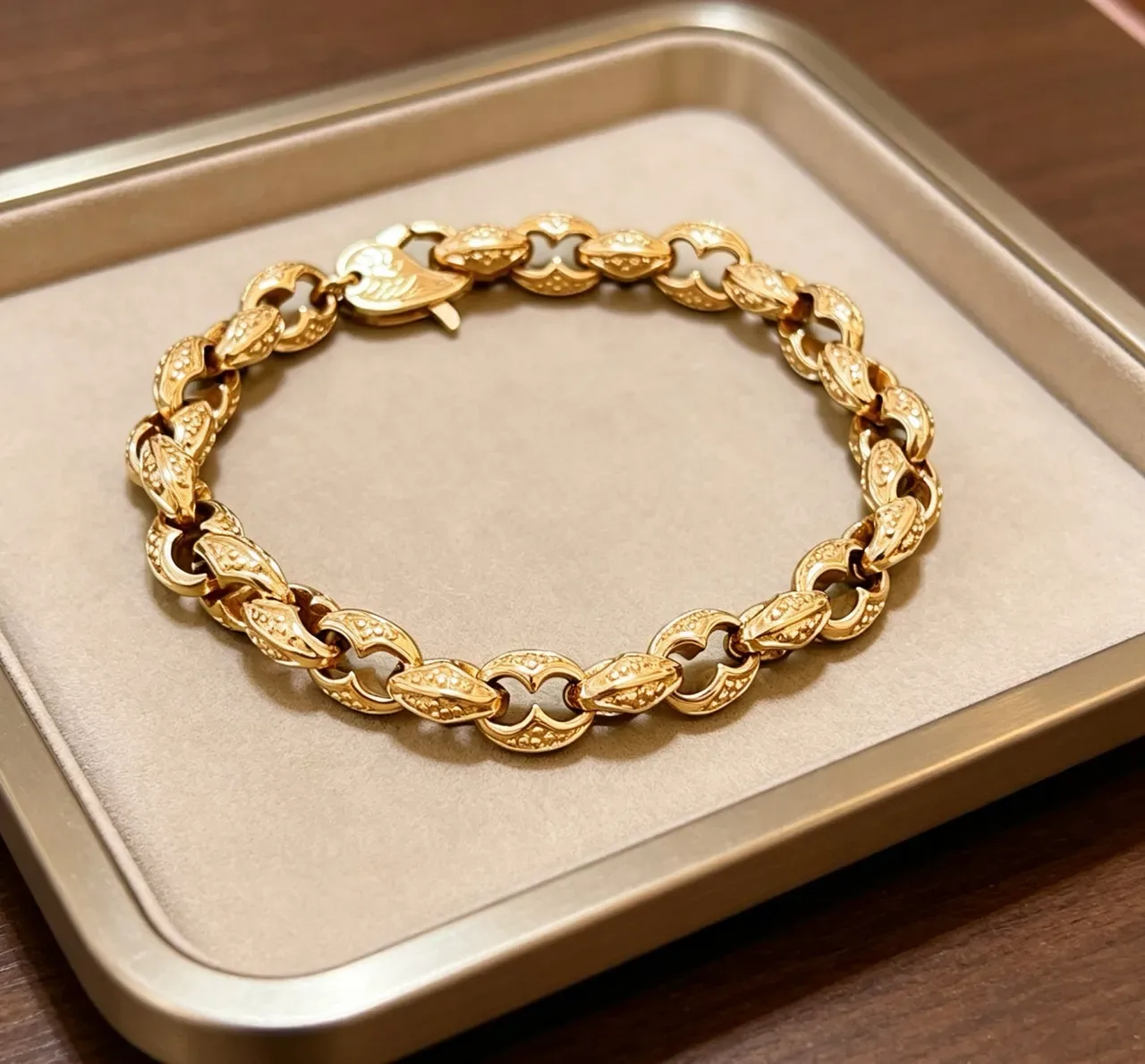 Ornate Leaf-Link Gold-Tone Chunky Chain Bracelet 7