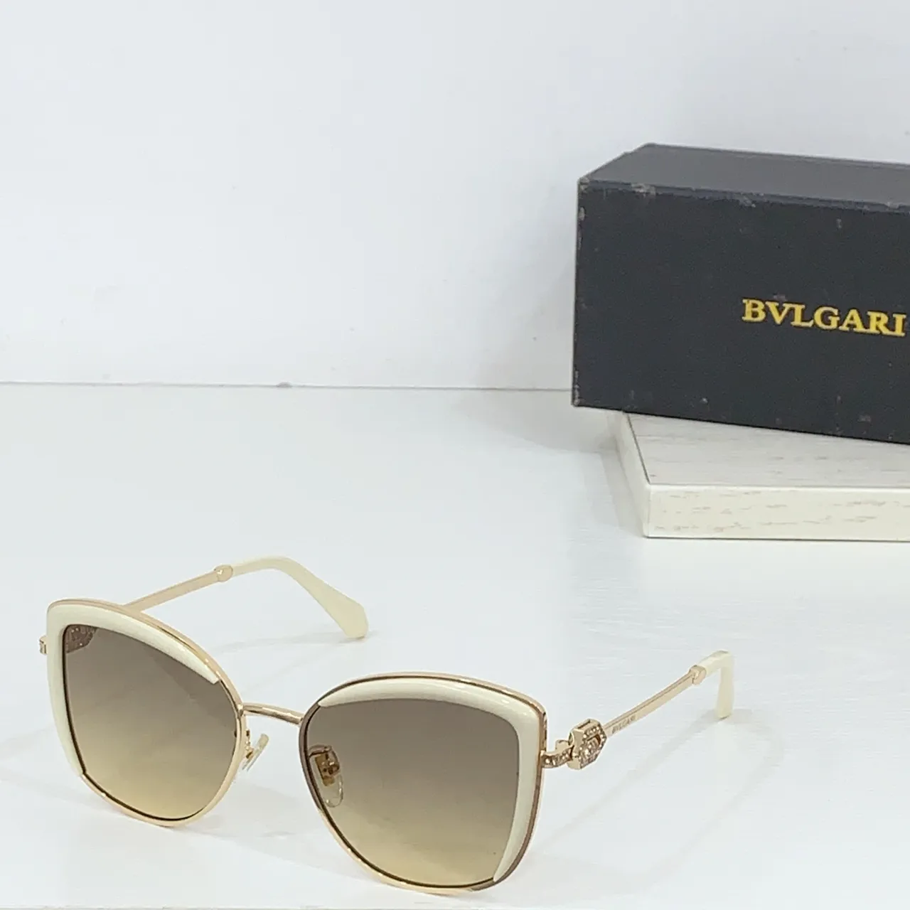 Oversized Metal Cat-Eye Gradient Tinted Sunglasses 3