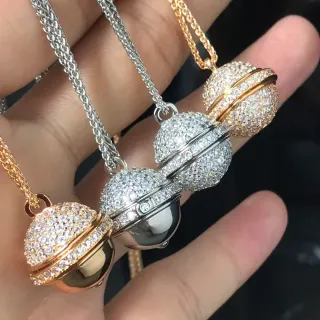 Collar con Esfera de Cristal Pavé y Locket con Bisagra