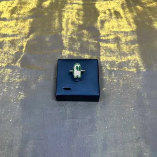 خاتم Pavé-Set حجر كريمي أخضر وبيضاء على شكل قلب