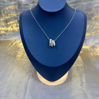 قلادة مع لولبة ثعبان متشابكة Pave-Set