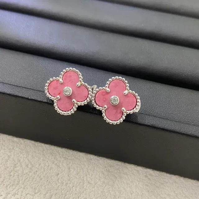 Pink Gold Four-Petal Flower Motif Enamel Inlay Bracelet 4