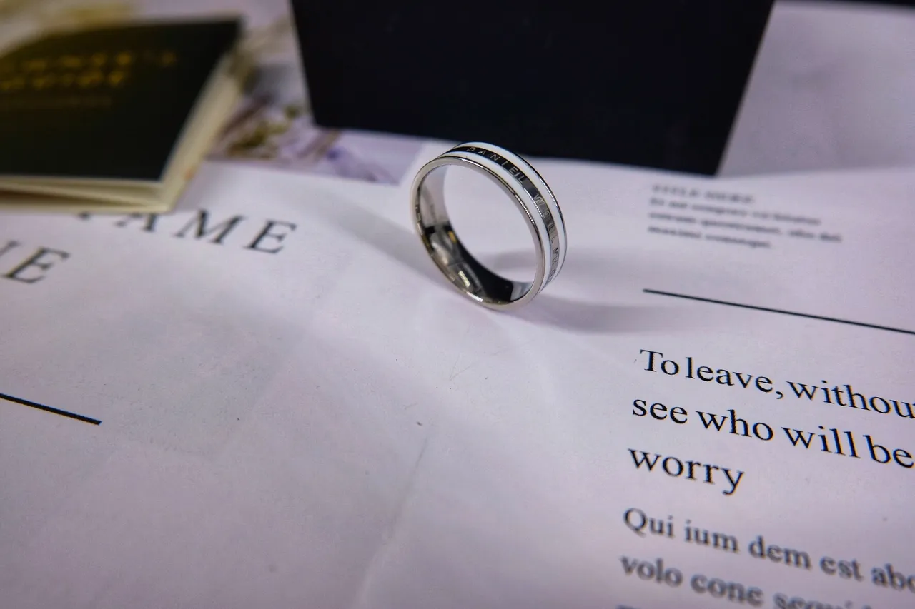 Polished Silver-Tone Engraved Band Ring 2