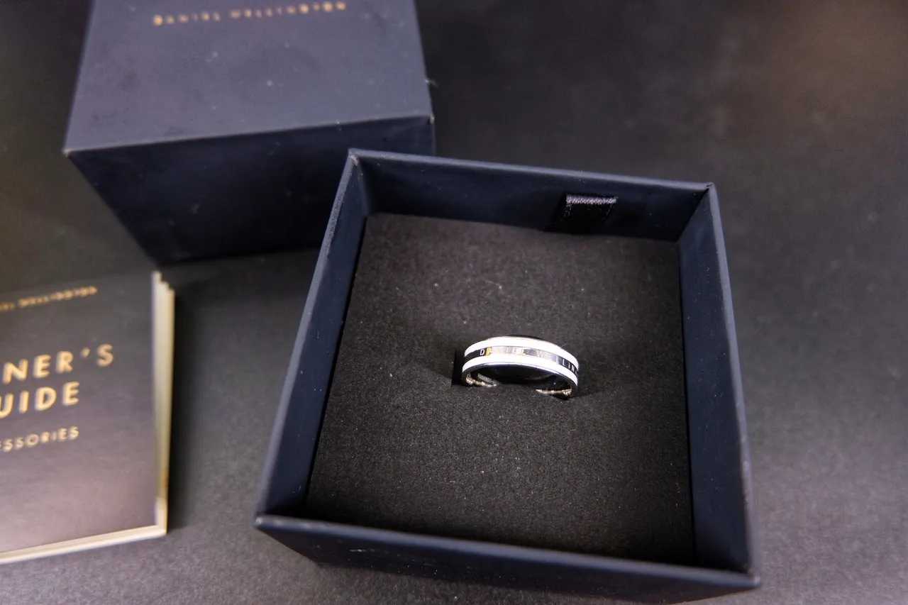 Polished Silver-Tone Engraved Band Ring 3