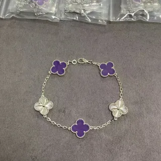 Pulsera Morado Blanco Motivo de Trébol Cinco con incrustación de esmalte