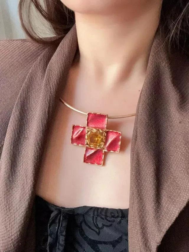 Red Blue Cross-Shaped Enamel-Set Brooch 3