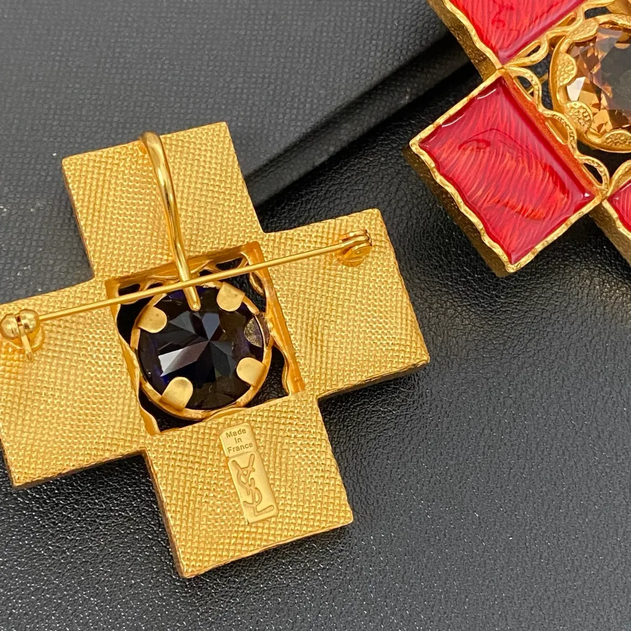Red Blue Cross-Shaped Enamel-Set Brooch 5
