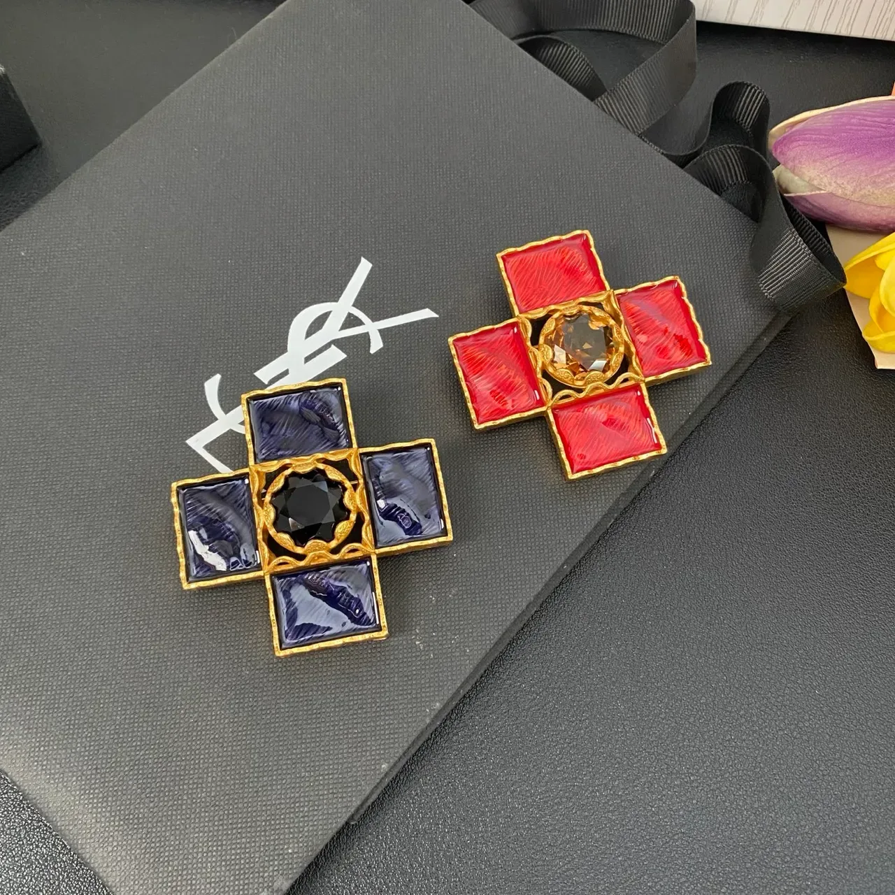 Red Blue Cross-Shaped Enamel-Set Brooch 9