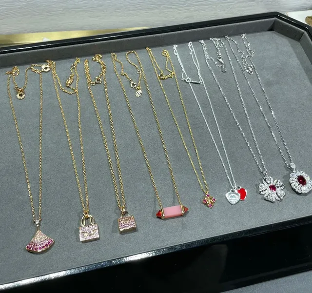 Red Gold Chain Enamel Pendants Necklace 3
