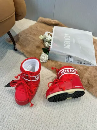 Red Moon Boot-Style Insulated Snow Boots 2
