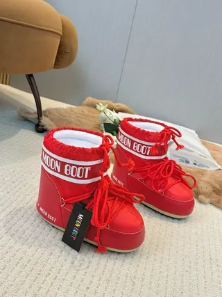 Red Moon Boot-Style Insulated Snow Boots 3