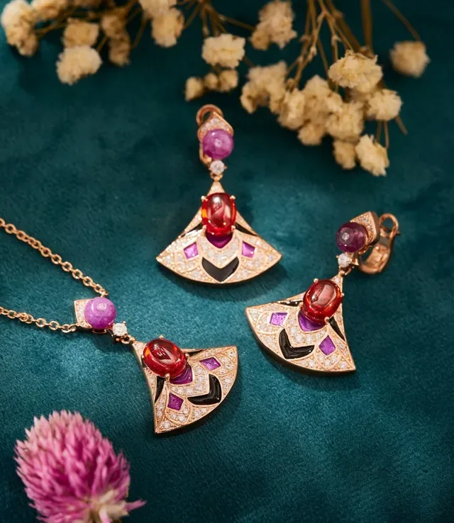 Red Purple Fan-Shaped Pendant Cabochon Gemstones Necklace 8