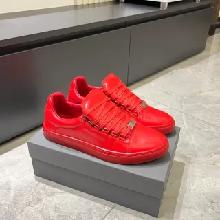 Tênis lifestyle de couro liso vermelho