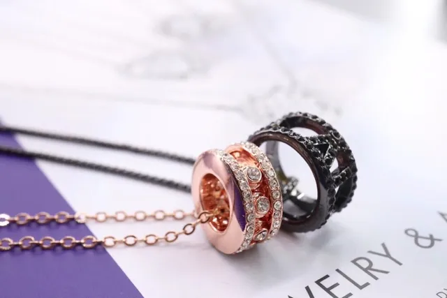 Colliers pendentifs empilés de cristal pavé en or rose et noir 6