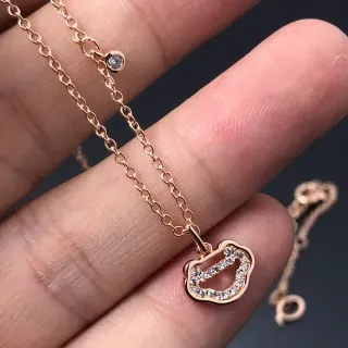 Colar com pingente de nuvem de cristal em ouro rosa