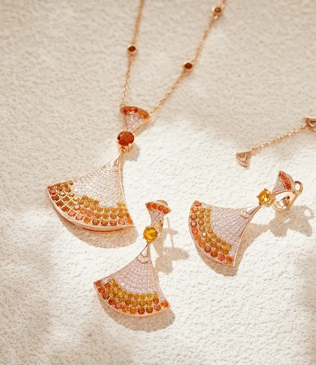 Rose Gold Fan-Shaped Gradient Gemstone Pendant Necklace 4