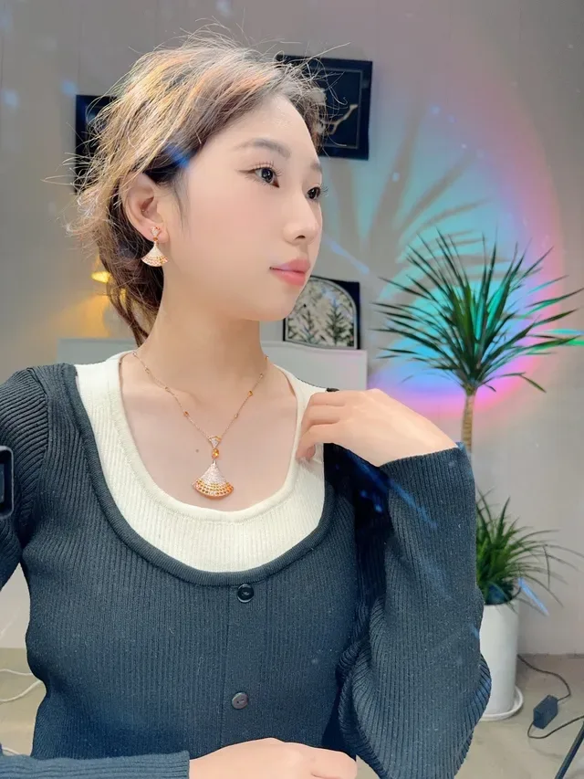 Rose Gold Fan-Shaped Gradient Gemstone Pendant Necklace 5