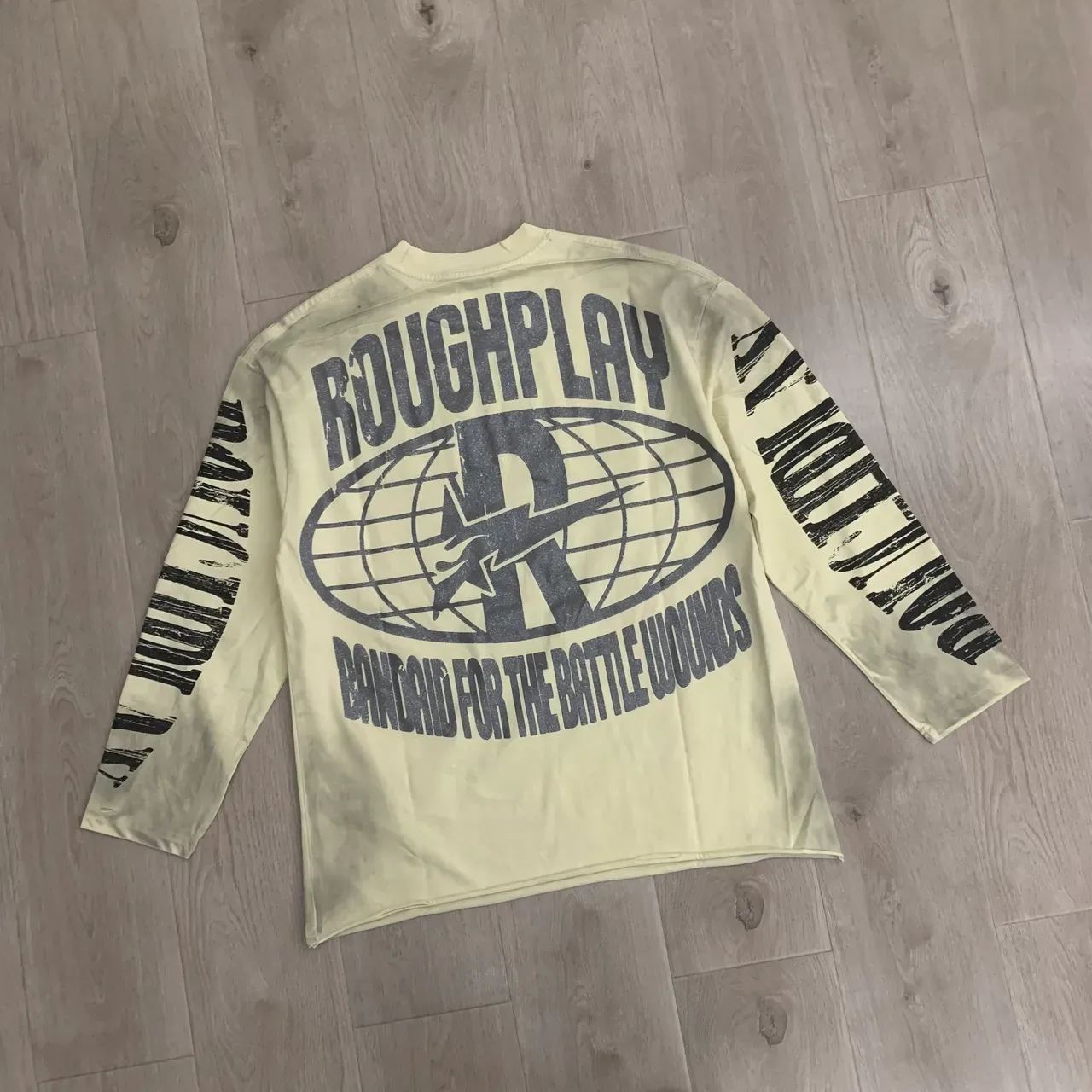 Roughplay Graphic Print Long-Sleeve T-Shirt 6