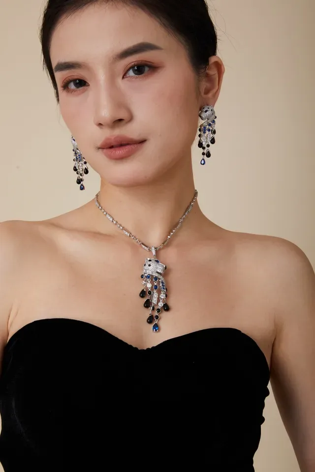 Silver Blue Panther-Head Pendant Pavé-Set Diamonds Necklace 2