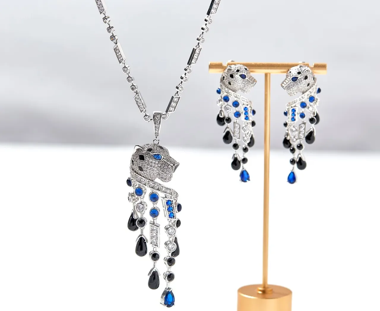 Silver Blue Panther-Head Pendant Pavé-Set Diamonds Necklace 3