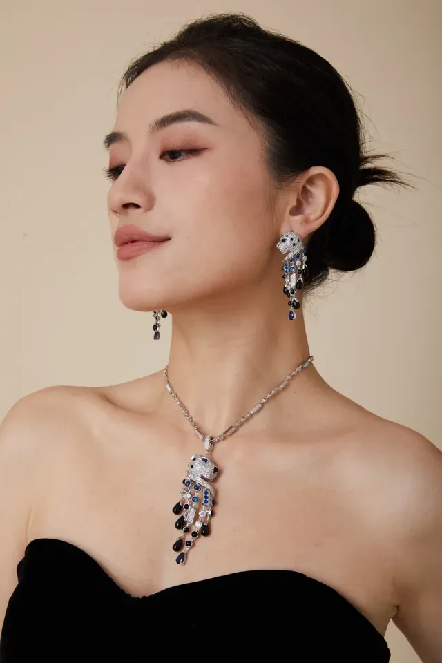 Silver Blue Panther-Head Pendant Pavé-Set Diamonds Necklace 8