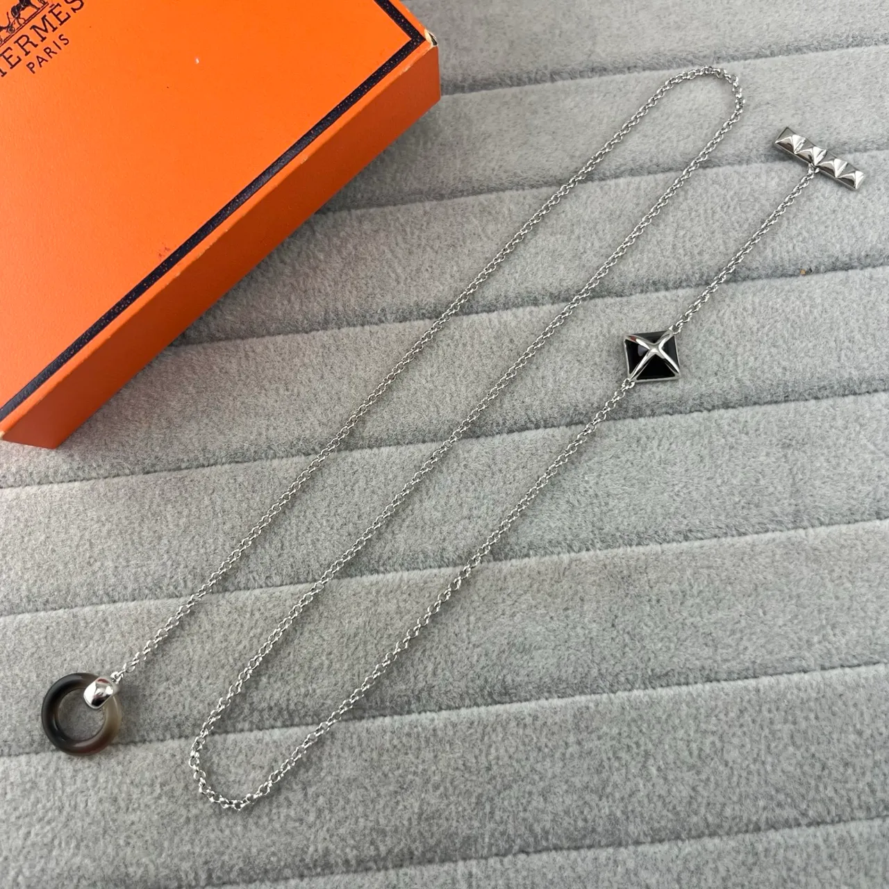 Silver Brown Chain Studded Bar Pendant Necklace 2