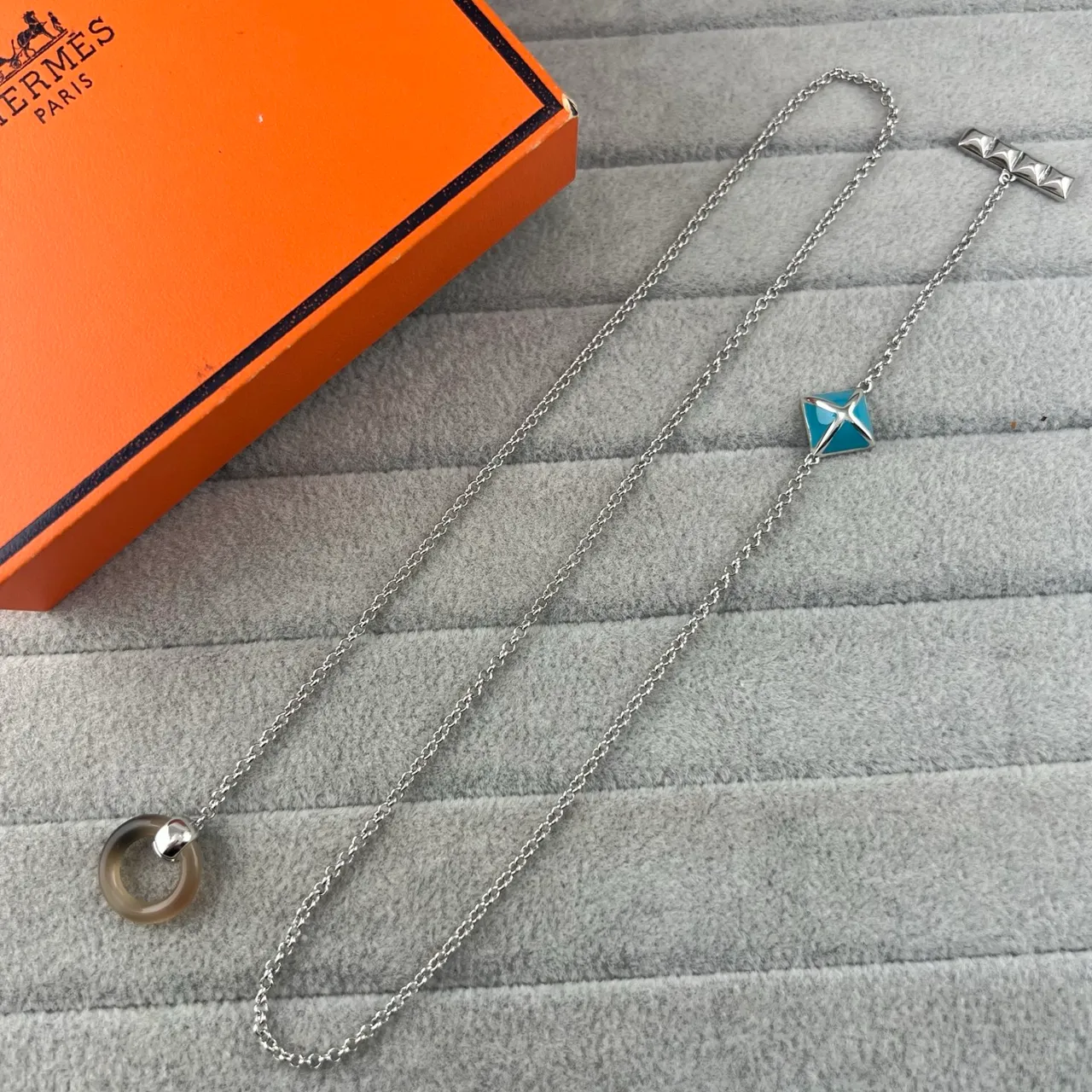 Silver Brown Chain Studded Bar Pendant Necklace 4