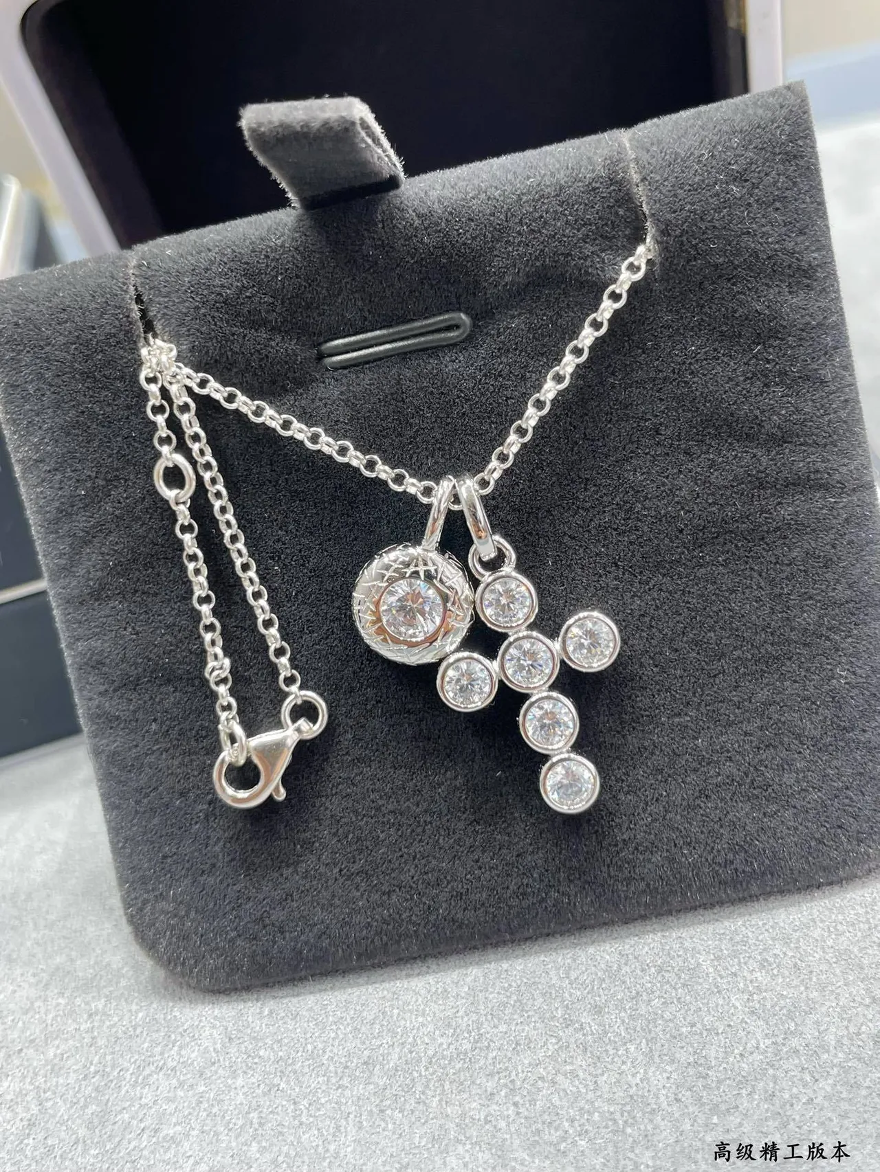 Silver Chain Bezel-Set Round Stones Necklace 2