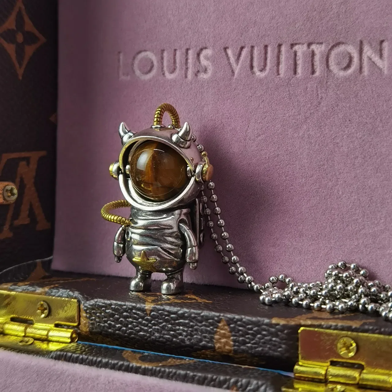 Silver Gold Astronaut-Shaped Pendant Gemstone Visor Necklace 4