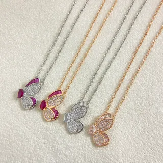 Colar com cristais Pavé-Set em silhueta de borboleta em prata e ouro