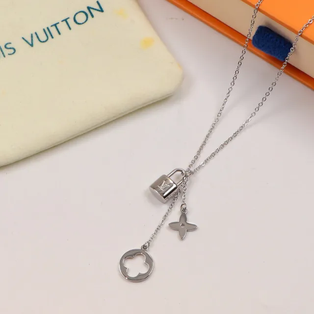Silver Gold Lock-and-Key Pendant Four-Leaf Clover Charm Necklace 3