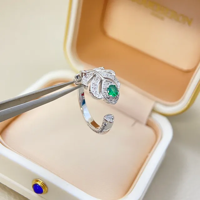 Silver Green Feather-Motif Open Band Pavé-Set Clear Stones Ring 4