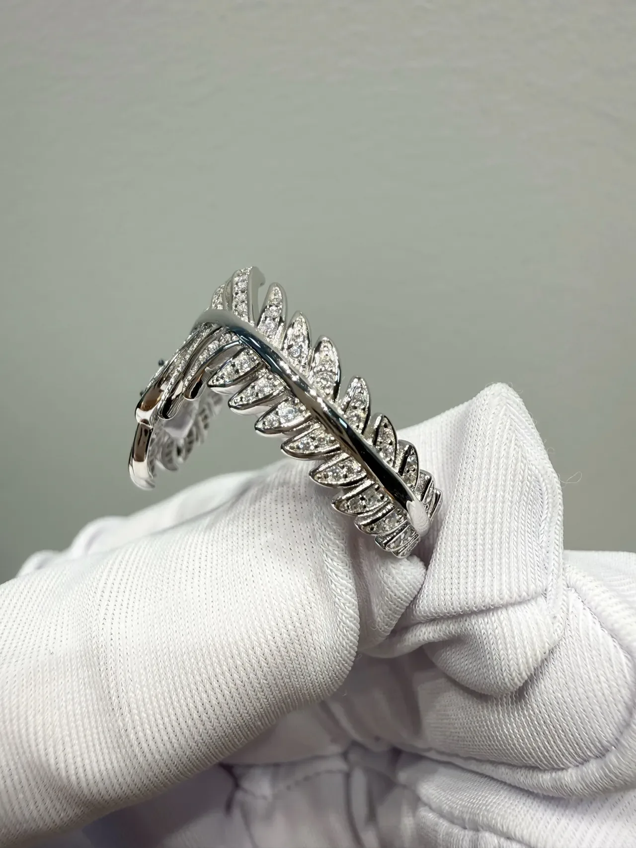 Silver White Feather-Shaped Pavé-Set Crystals Ring 4