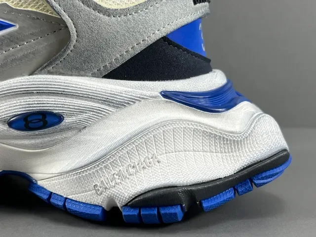 Skechers White Blue Sole Multi-Layered Midsole Chunky Sneakers 7