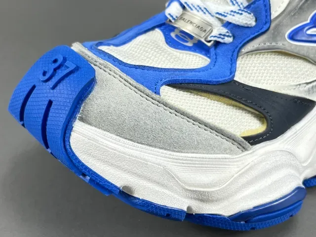 Skechers White Blue Sole Multi-Layered Midsole Chunky Sneakers 9