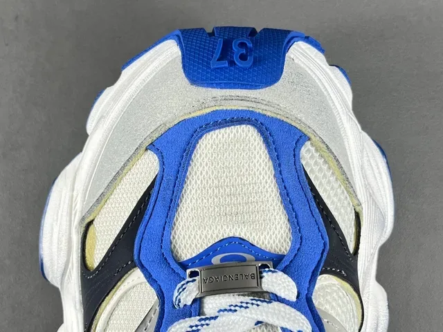 Skechers White Blue Sole Multi-Layered Midsole Chunky Sneakers 10