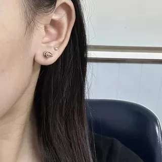 Spike-Shaped Metallic Stud Earrings 2