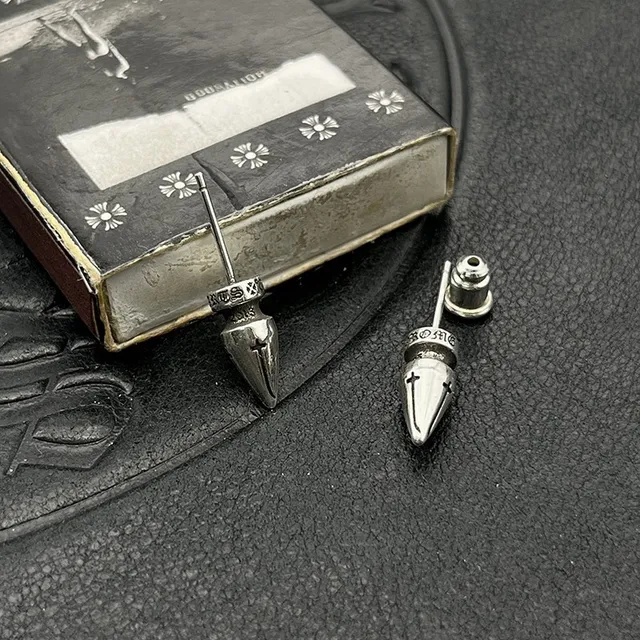 Spike-Shaped Metallic Stud Earrings 4