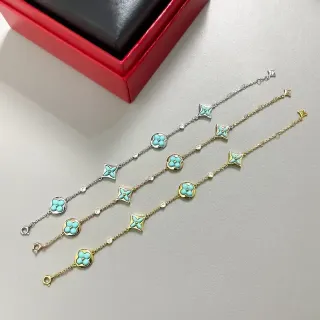 Pulseiras de corrente com charms de flores e estrelas em esmalte turquesa