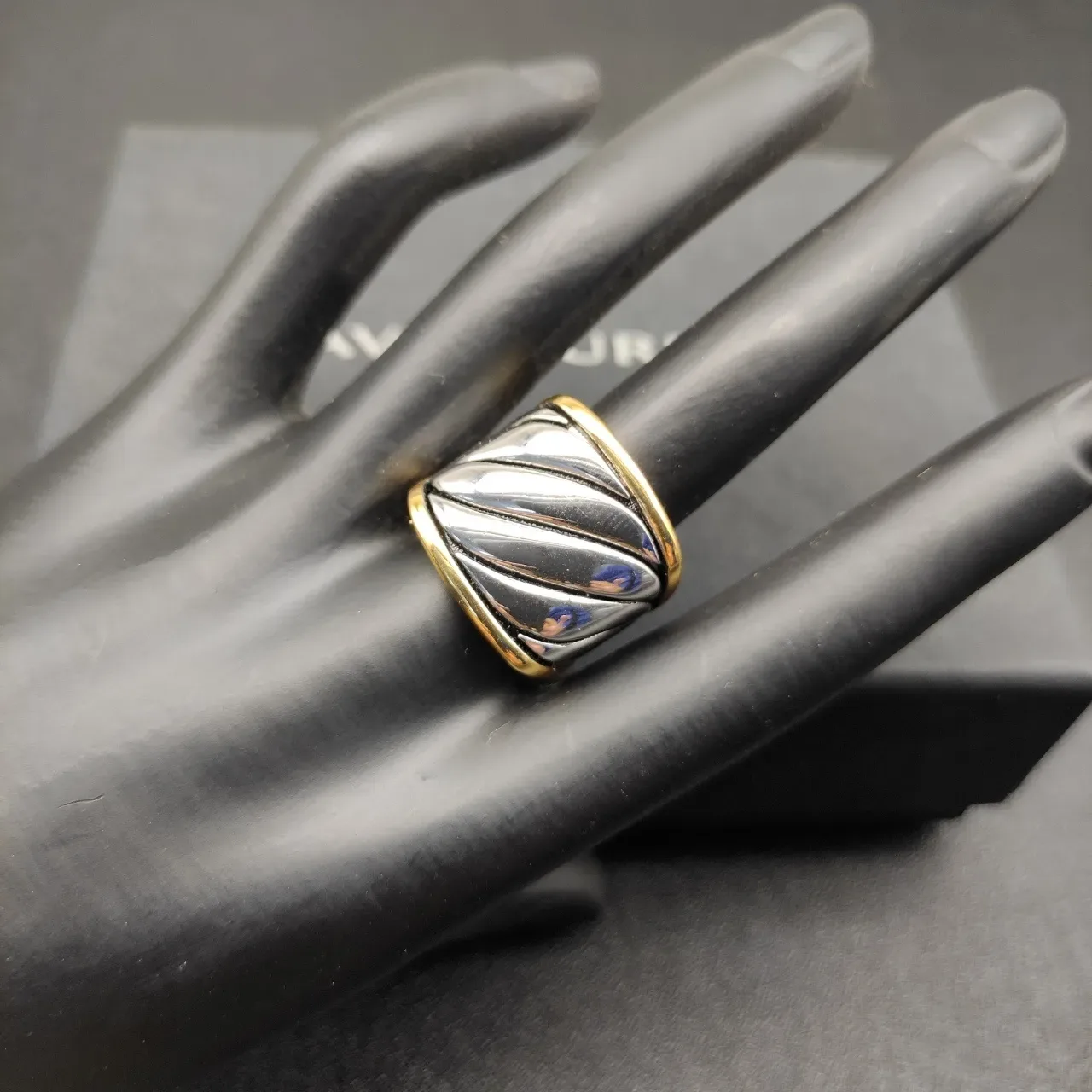 Two-Tone Twisted Rope Motif Wide Band Ring 3