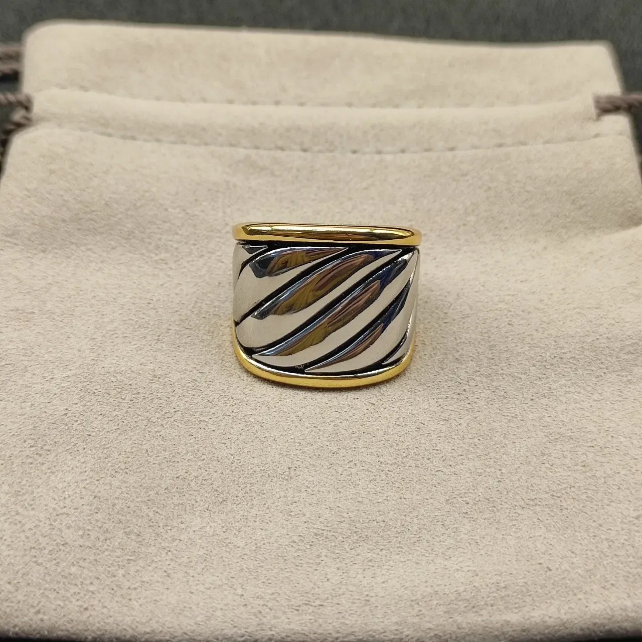 Two-Tone Twisted Rope Motif Wide Band Ring 6